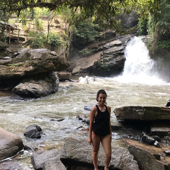 Meet your Posher, Julie - Picture 2 of 4